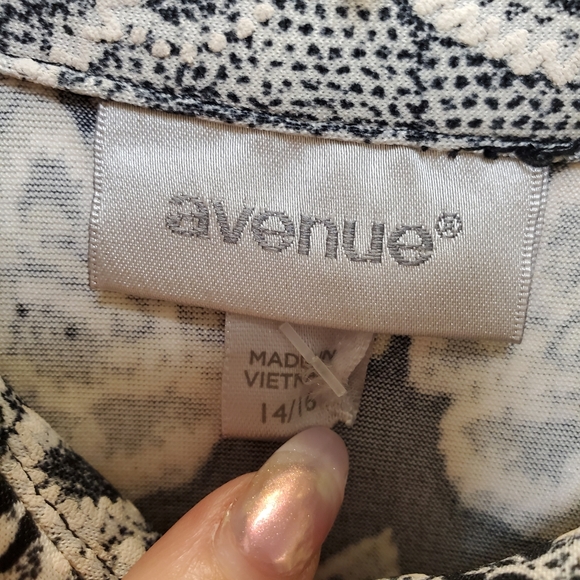 NWT Avenue Dress B&W Short Sleeve, Button, Collar Size 14/16 - Picture 13 of 16